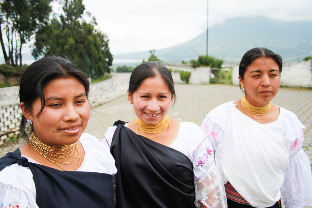 Otavalenas in typischer Tracht