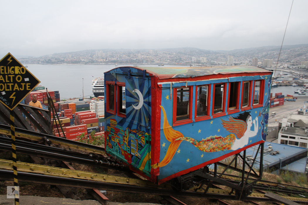 Rundreise Chile Argentinien – Valparaiso – Schrägaufzug mit Blick über den Hafen