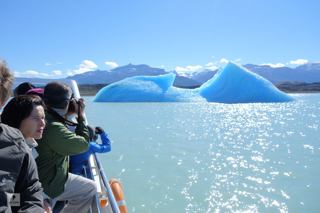 Eisberge treiben auf dem Lago Argentino